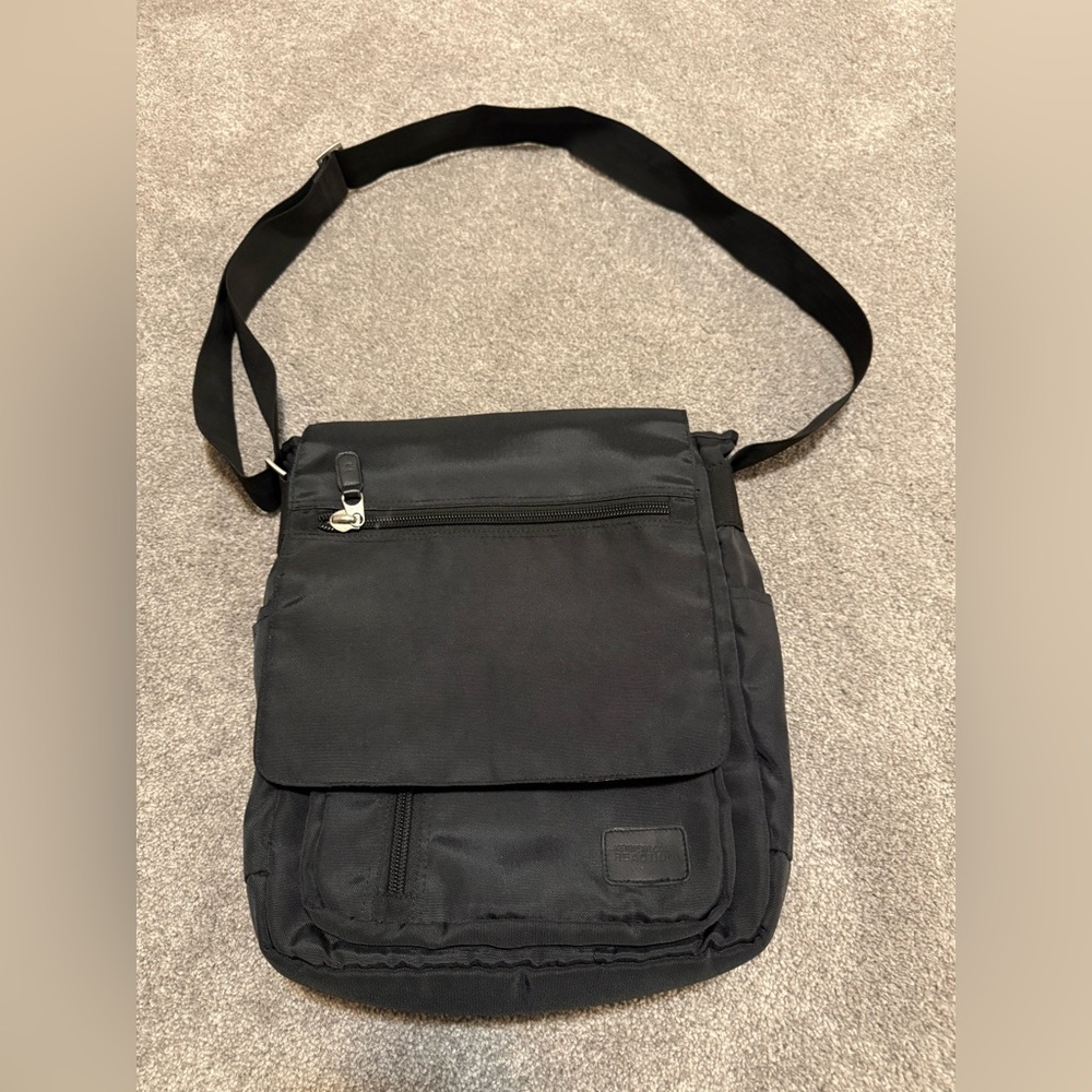 Kenneth Cole Reaction Black Crossbody Bag